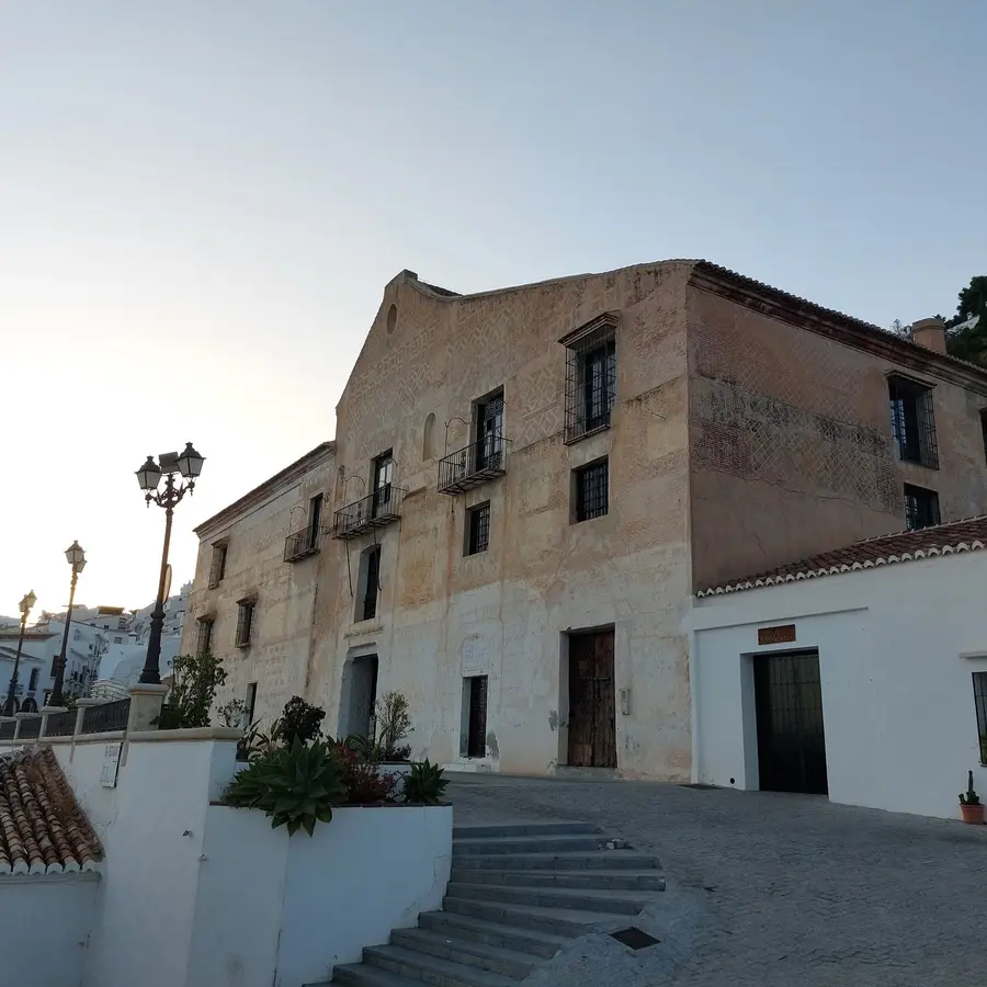El Ingenio, la antigua fábrica azucarera, en el borde bajo del casco antiguo de Frigiliana